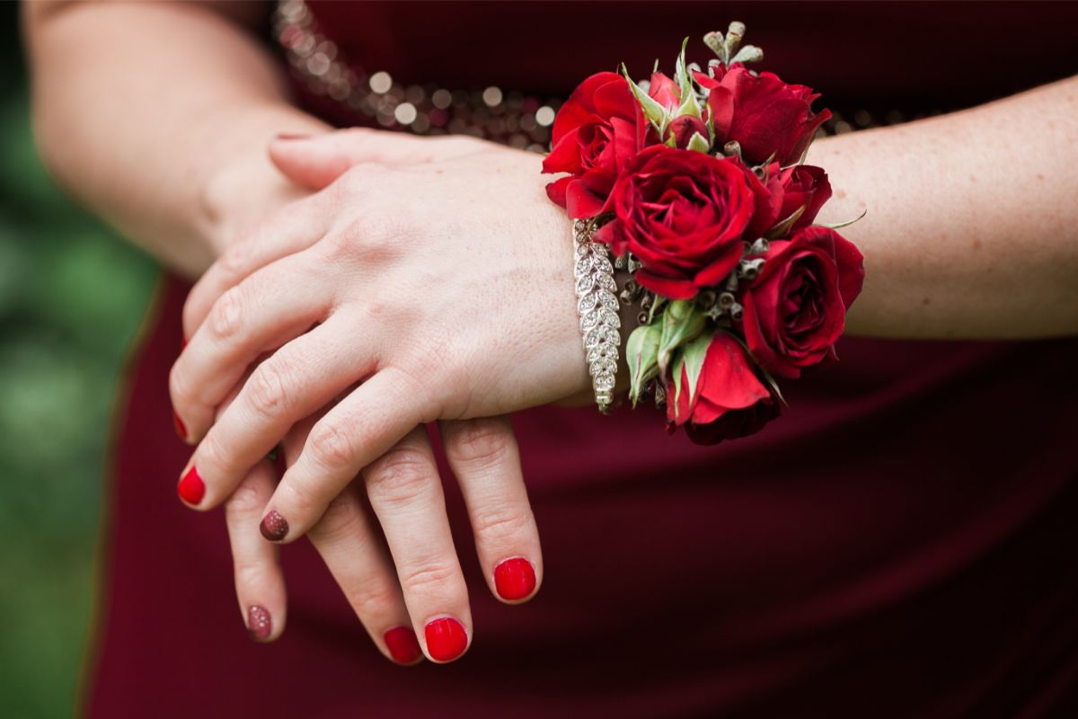 9 Beautiful Types Of Corsage Flowers You May Not Have Seen